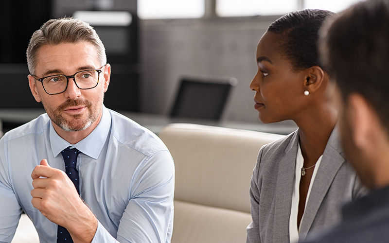 business poeple having a discussion